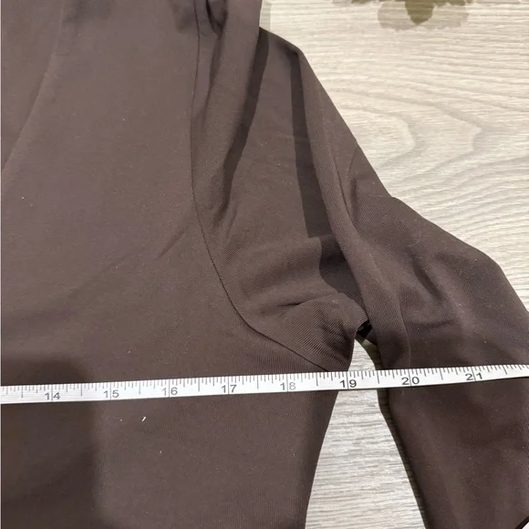 ARITIZA Babaton Contour Long Sleeve Brown Top Size XL - Picture 7 of 8